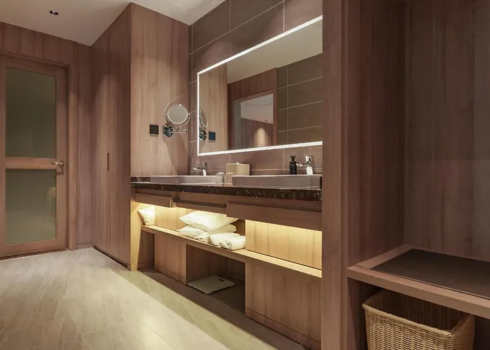 Atour Hotel Zhenjiang Nanxu Avenue Branch
