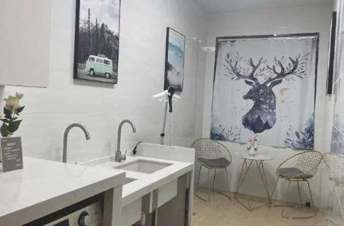 Gya Hotel Jurong England International